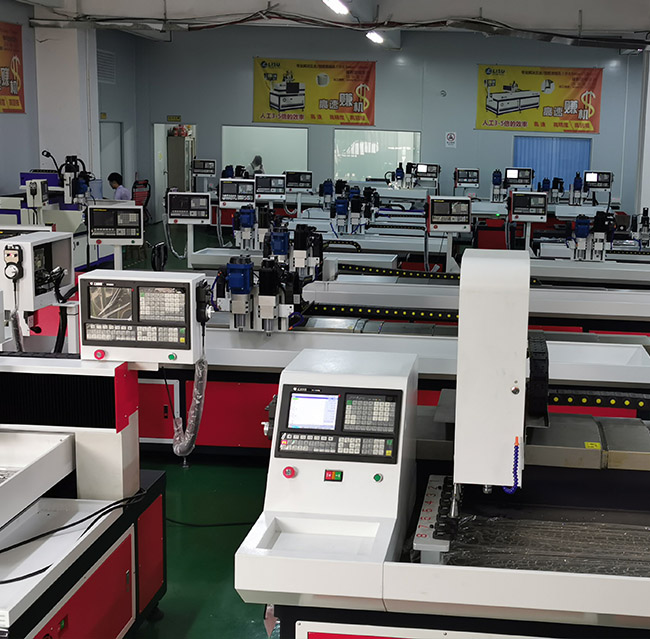 自动(dòng)钻孔机